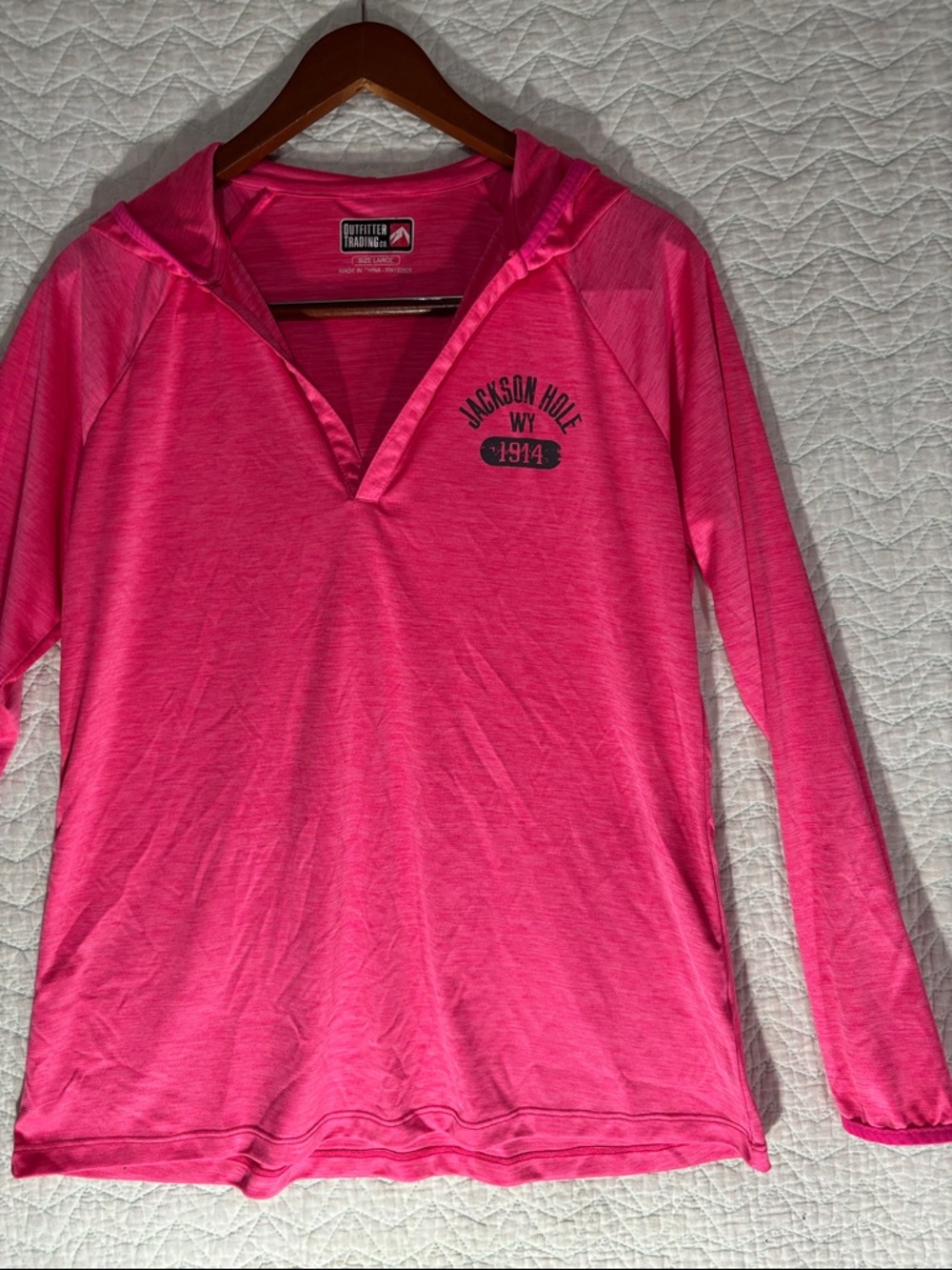 Outfitter Trading Co Jackson Hole WYWomen's Hot Pink Hooded Long-Sleeve Pullover - Picture 3 of 9